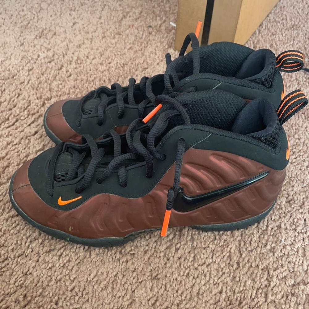Nike foams worn twice